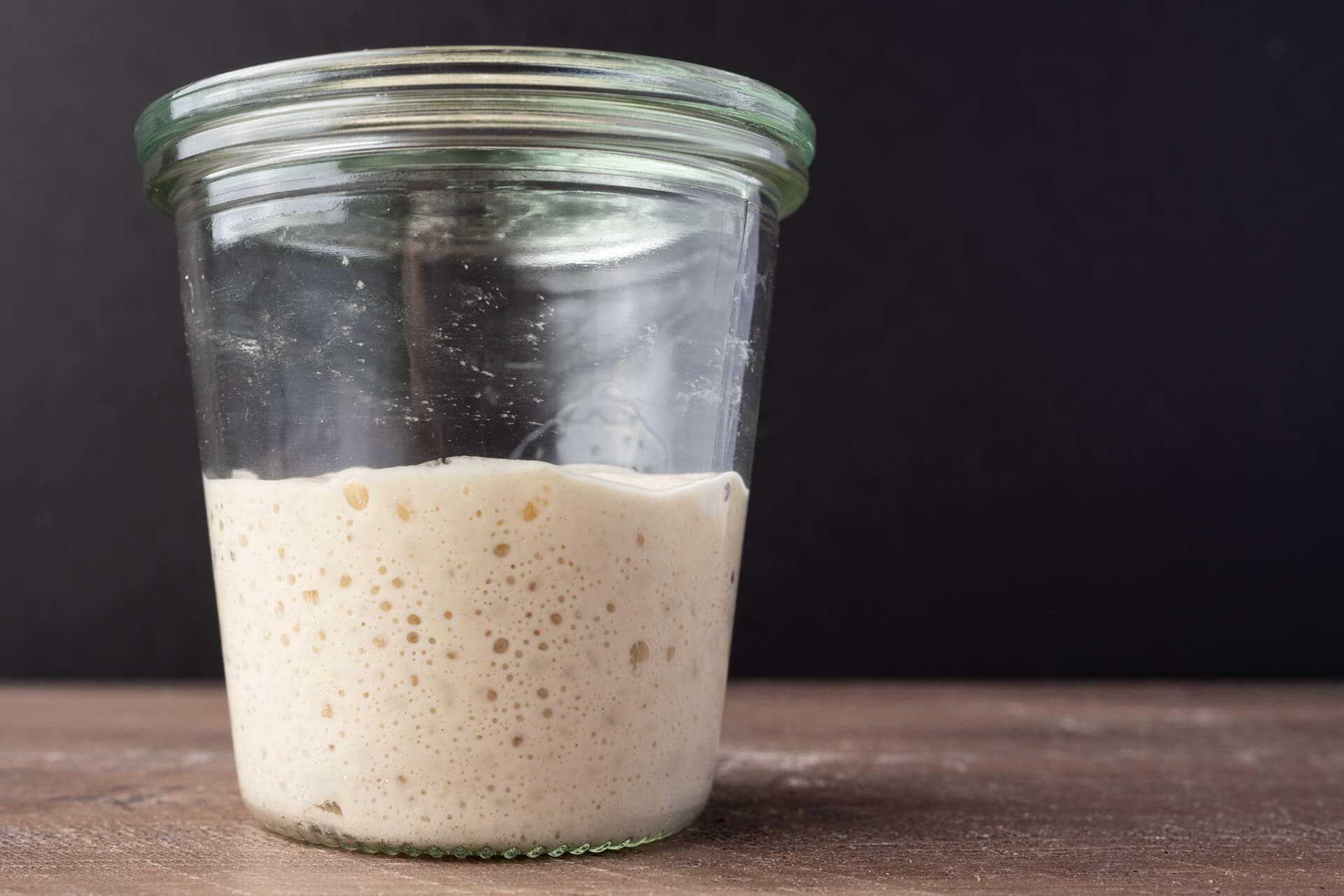https://www.theperfectloaf.com/wp-content/uploads/2020/03/theperfectloaf-keeping-a-smaller-sourdough-starter-to-reduce-waste-1.jpg