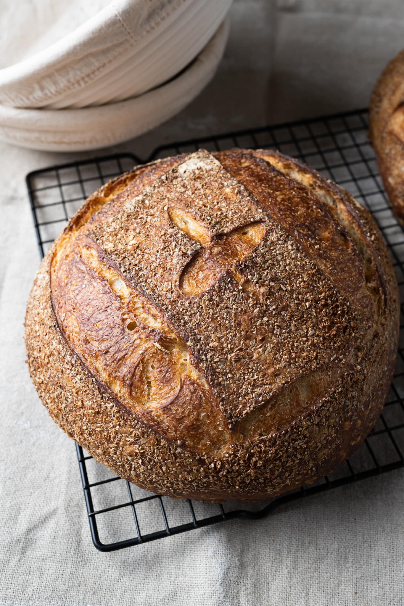 https://www.theperfectloaf.com/wp-content/uploads/2021/07/theperfectloaf-no-knead-sourdough-bread-2-1.jpg