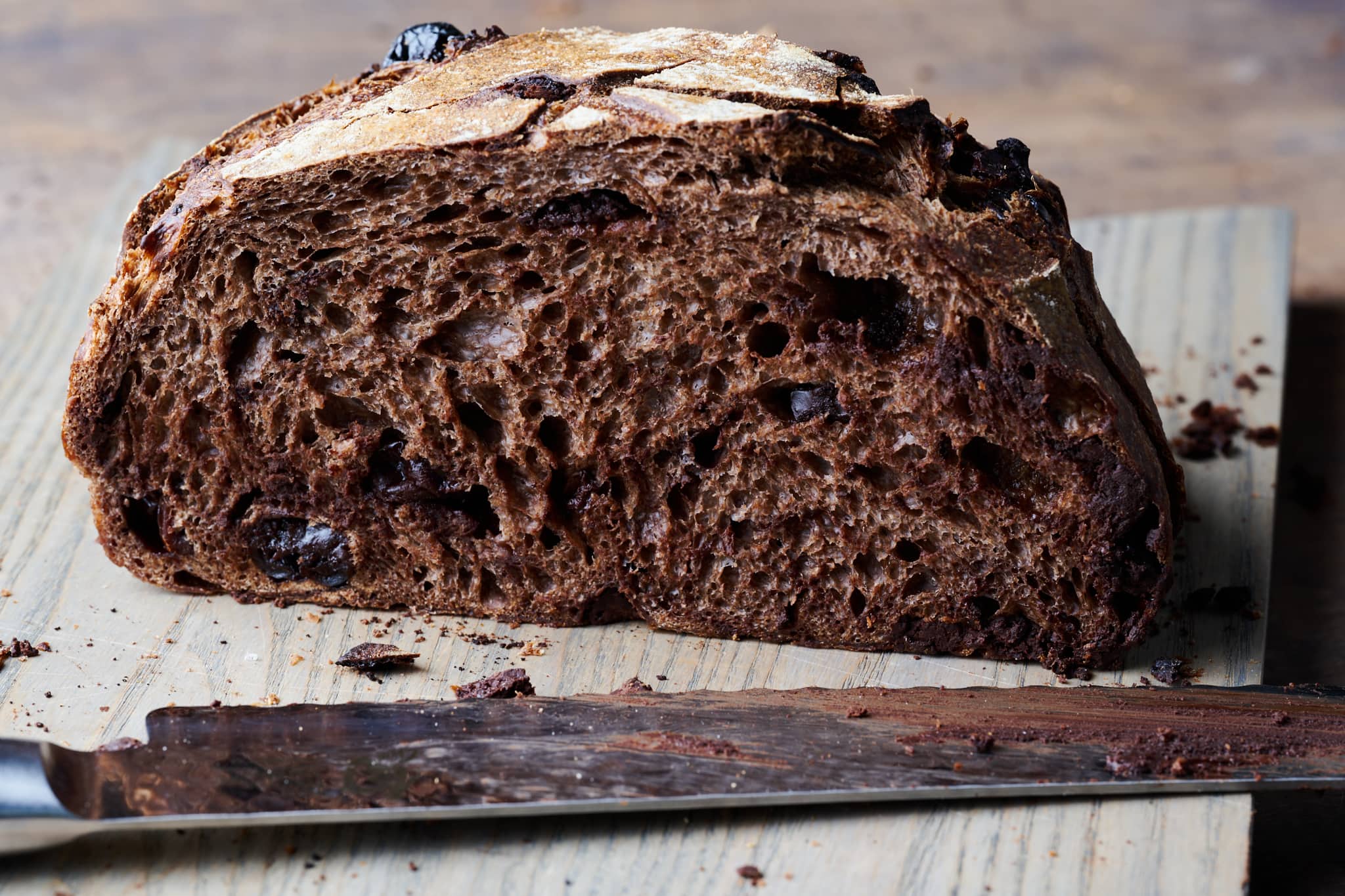 Round Bread World Chocolate Cake - 1 kg